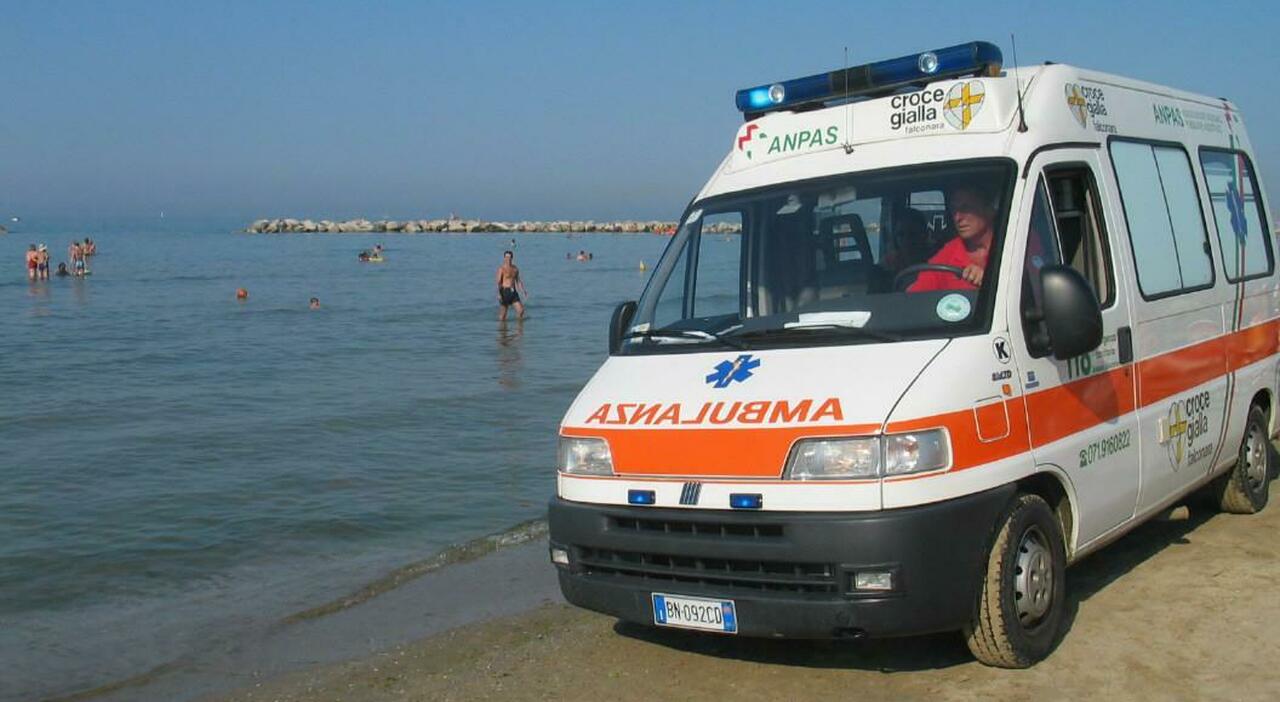Trovato morto sulla spiaggia, ipotesi malore per un 68enne