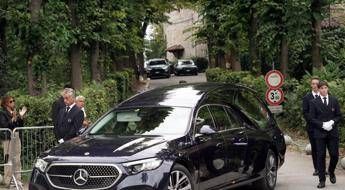 A Rivalta i funerali di Armani, il parroco: “Sono stati semplici e sobri”