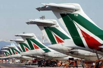 Alitalia, fonti: stop cigs per circa 2mila dipendenti, verso licenziamento collettivo
