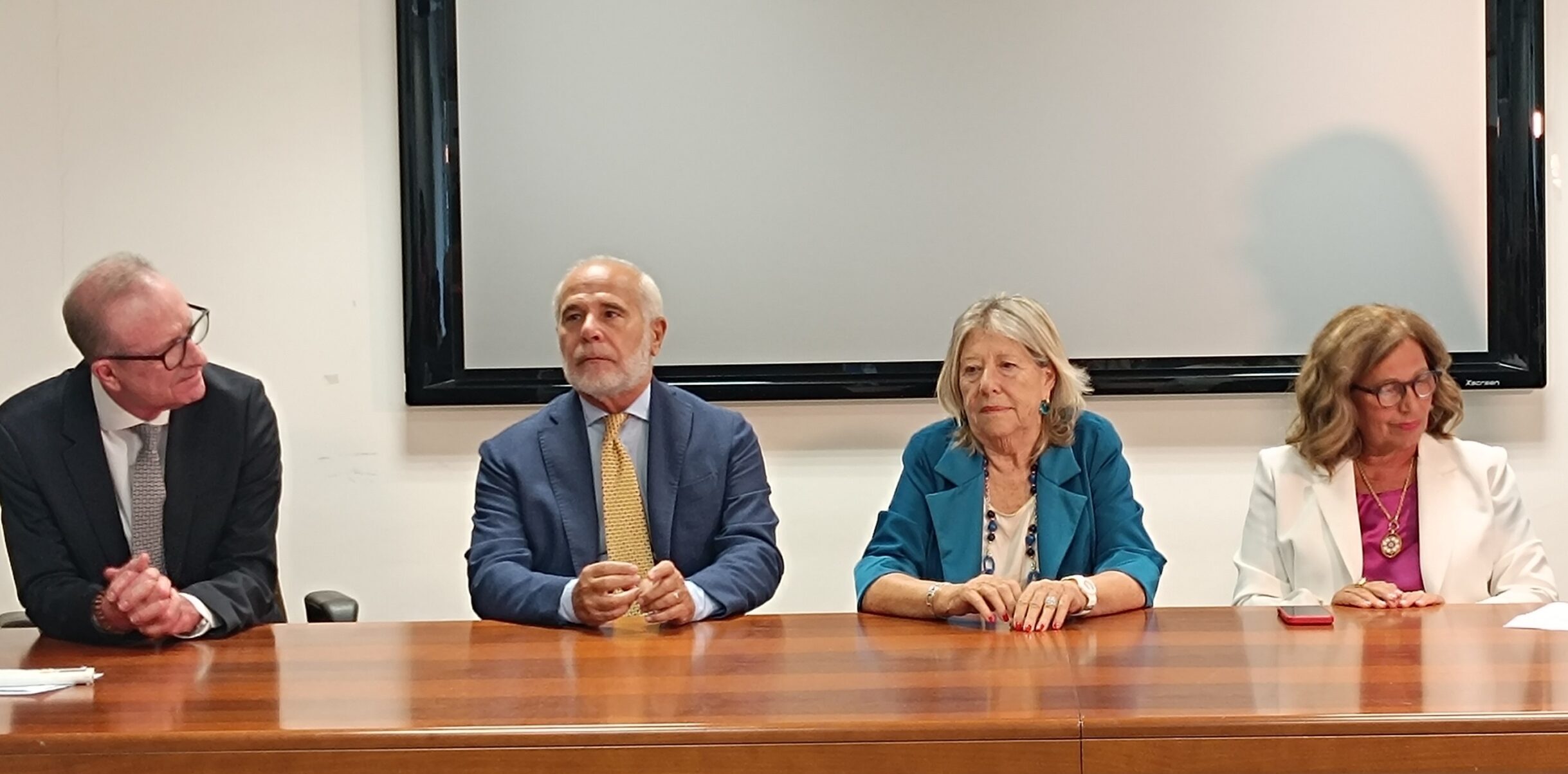 Occhiali da vista donati ai detenuti di tre carceri siciliane, Albano: «Progetto che può favorire percorsi di reinserimento»