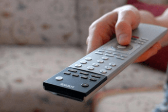 Ascolti tv domenica 14 settembre, ‘La Ruota’ continua a vincere su ‘Affari tuoi’