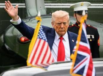 Atterraggio d’emergenza per elicottero di Trump nel Regno Unito