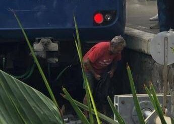Choc a Roma, uomo gettato sui binari della metro tra l’indifferenza generale