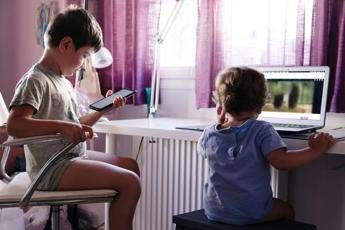 Dalla cucina alla cameretta, in casa i rischi invisibili per il respiro dei bambini