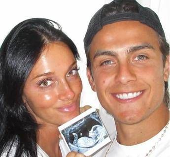 Dybala presto papà, l’annuncio con la moglie Oriana sui social