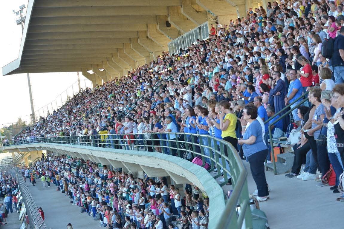 Caltanissetta, lo stadio Tomaselli trabocca di fede: oltre 5.000 partecipanti alla 44ª Convocazione regionale del Rinnovamento nello Spirito Santo in Sicilia