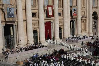 I miracoli attribuiti a Carlo Acutis e Pier Giorgio Frassati, oggi nuovi santi