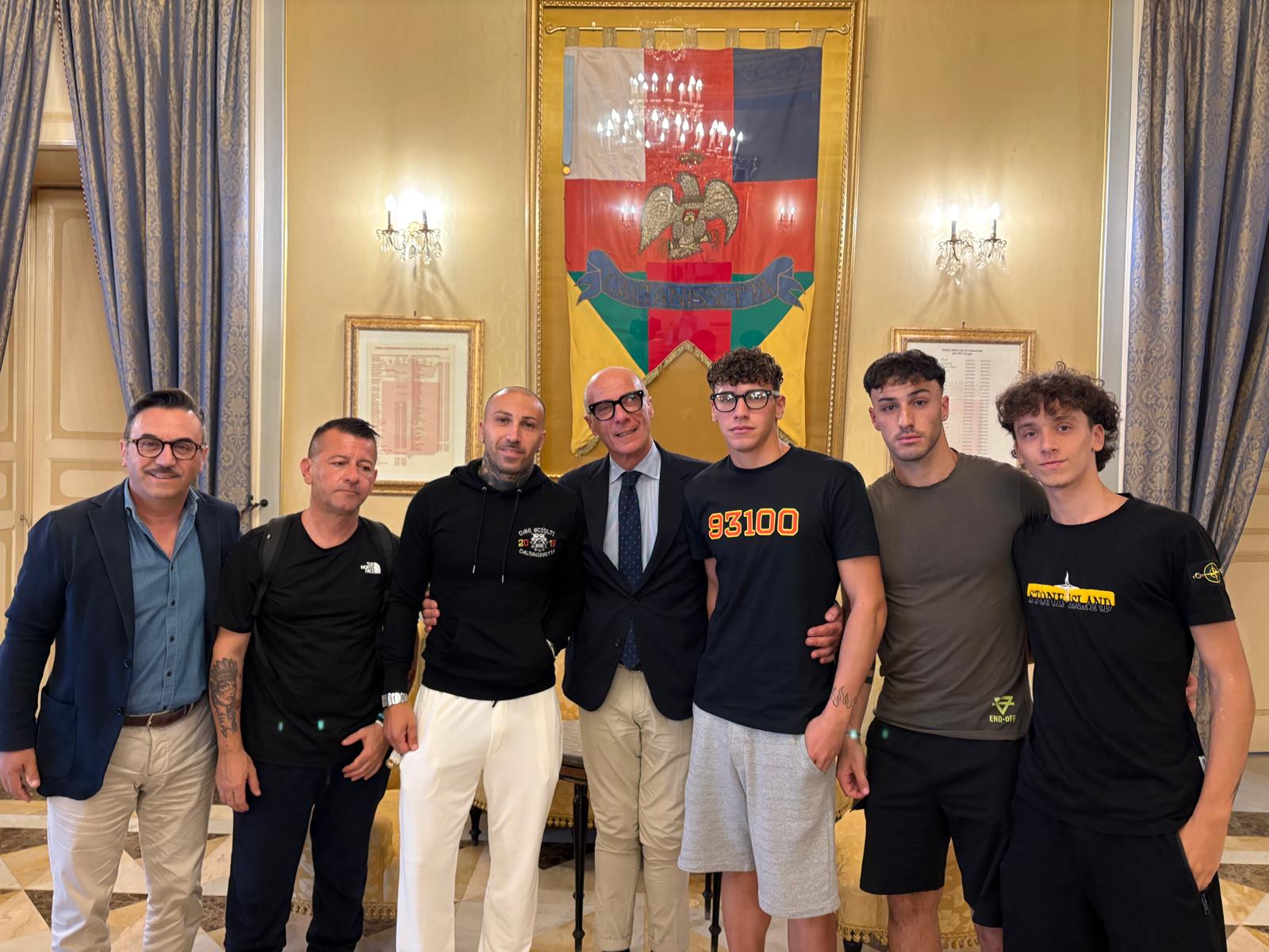 Fontana del Tritone, il sindaco  Tesauro incontra gli Ultras della Nissa: “Un gesto che onora Caltanissetta e apre a un confronto costruttivo”