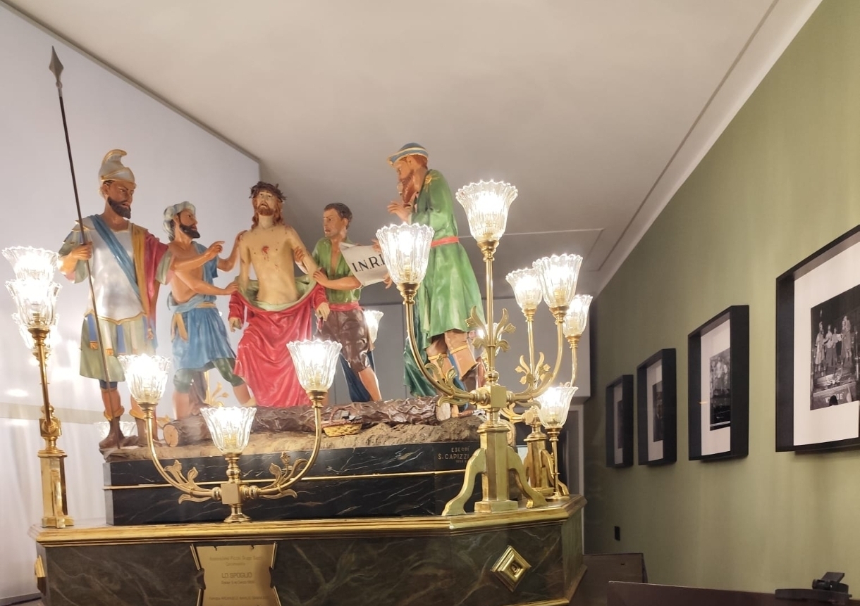 Caltanissetta. In  Corso Vittorio Emanuele, la Varicedda dello Spoglio accesa in onore di San Michele