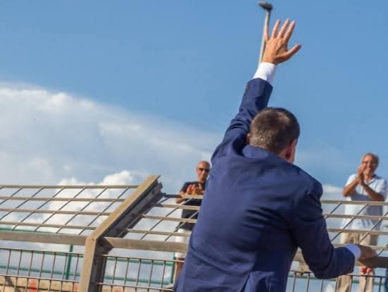 Il presidente-manager che esulta da ultrà: Giovannone si arrampica al Tomaselli dopo il successo col CastrumFavara: tutto in un gesto simbolico