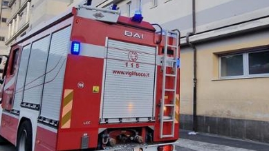 Caltanissetta, ascensore precipita dal terzo piano al Sant’Elia: ferita una portantina, fratture agli arti inferiori