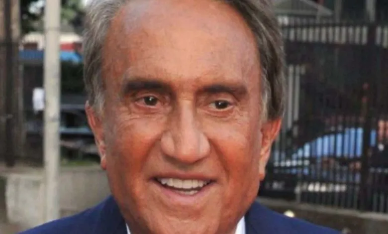 È morto Emilio Fede, il giornalista aveva 94 anni