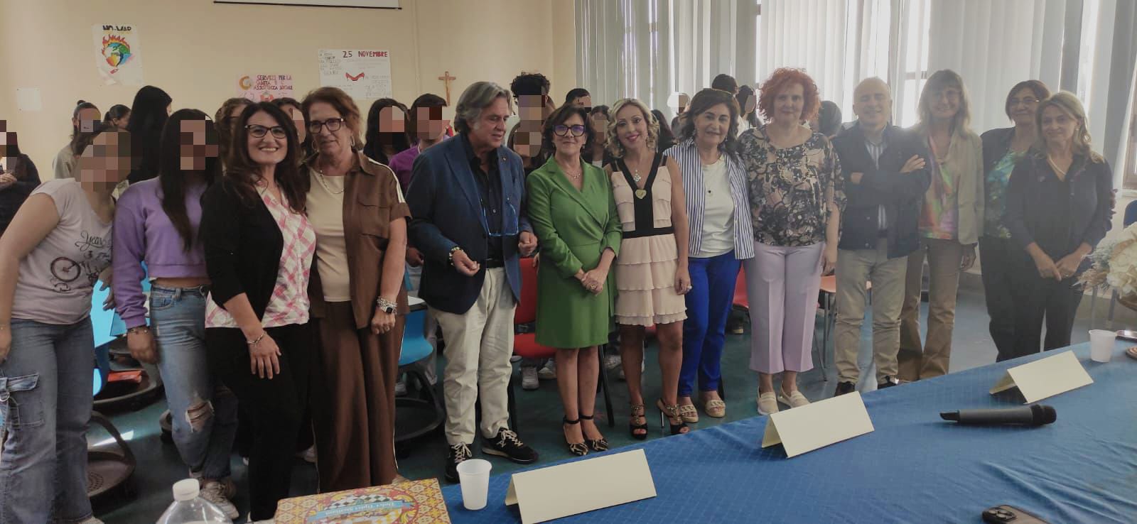 Caltanissetta. Giornata Mondiale dell’Alzheimer, studenti del “Galilei-Di Rocco” incontrano il primario di Neurologia Michele Vecchio