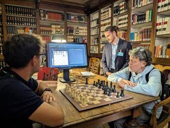 L’Intelligenza artificiale rivoluziona gli scacchi: a Bologna il debutto dell’AI agentica ShashGuru