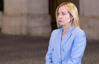 Meloni, l’elogio del Telegraph: “Ha trasformato l’Italia in oasi di stabilità”
