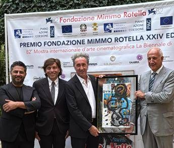 Mostra Venezia 2025, a Paolo Sorrentino il Premio Mimmo Rotella