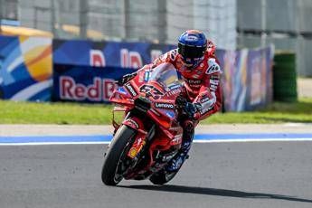 MotoGp, Bagnaia in pole in Giappone, quarto Marquez. La griglia di partenza