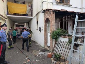 Napoli, esplosione in un appartamento a Meta di Sorrento: due morti