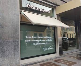 Oggi i funerali di Giorgio Armani, lutto a Milano e Piacenza