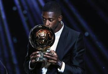 Pallone d’Oro a Dembelé, Messi e Giroud si congratulano. Poi arriva… Sinner