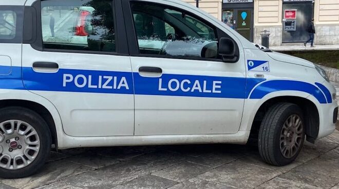 Tenta di investire vigilessa a Reggio Calabria, fermato 55enne residente a Caltanissetta