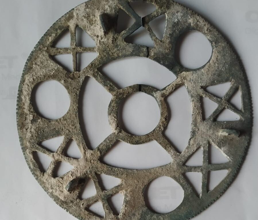 Ritrovato a Sutera un polycandelon bizantino. Scarpinato: «Testimonianza della fede e della vita quotidiana nel Medioevo siciliano»