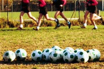 Portiere 13enne picchiato da padre di avversario, squalifica di un anno per baby calciatore