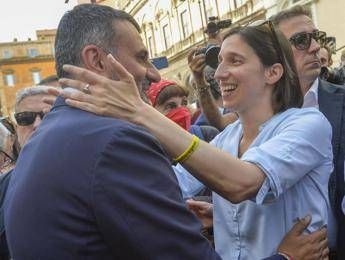 Regionali Puglia, Emiliano si ritira. Via libera a Decaro, ma resta nodo Vendola