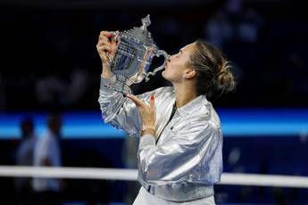Sabalenka, trionfo agli Us Open e champagne in conferenza: “Non riesco a essere seria”