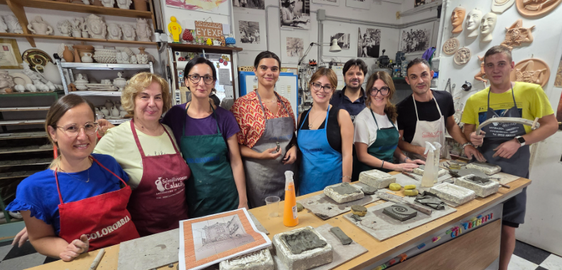 Aidone, nasce la Mappa di comunità con il progetto “I semi di Demetra”: cittadini realizzano insieme il giardino di ceramica