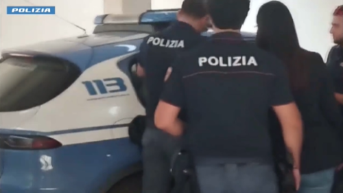 Arrestato latitante nel Siracusano, sequestrato arsenale nascosto in una parte del covo