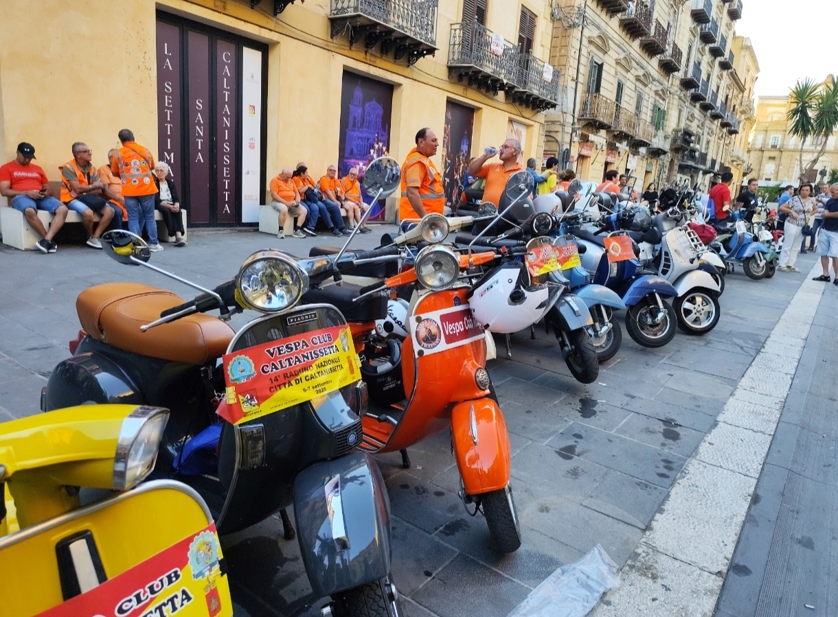 Caltanissetta accoglie il raduno delle Vespe: due giorni di festa, bellezza cittadina  e memoria nel segno di “Zorro”