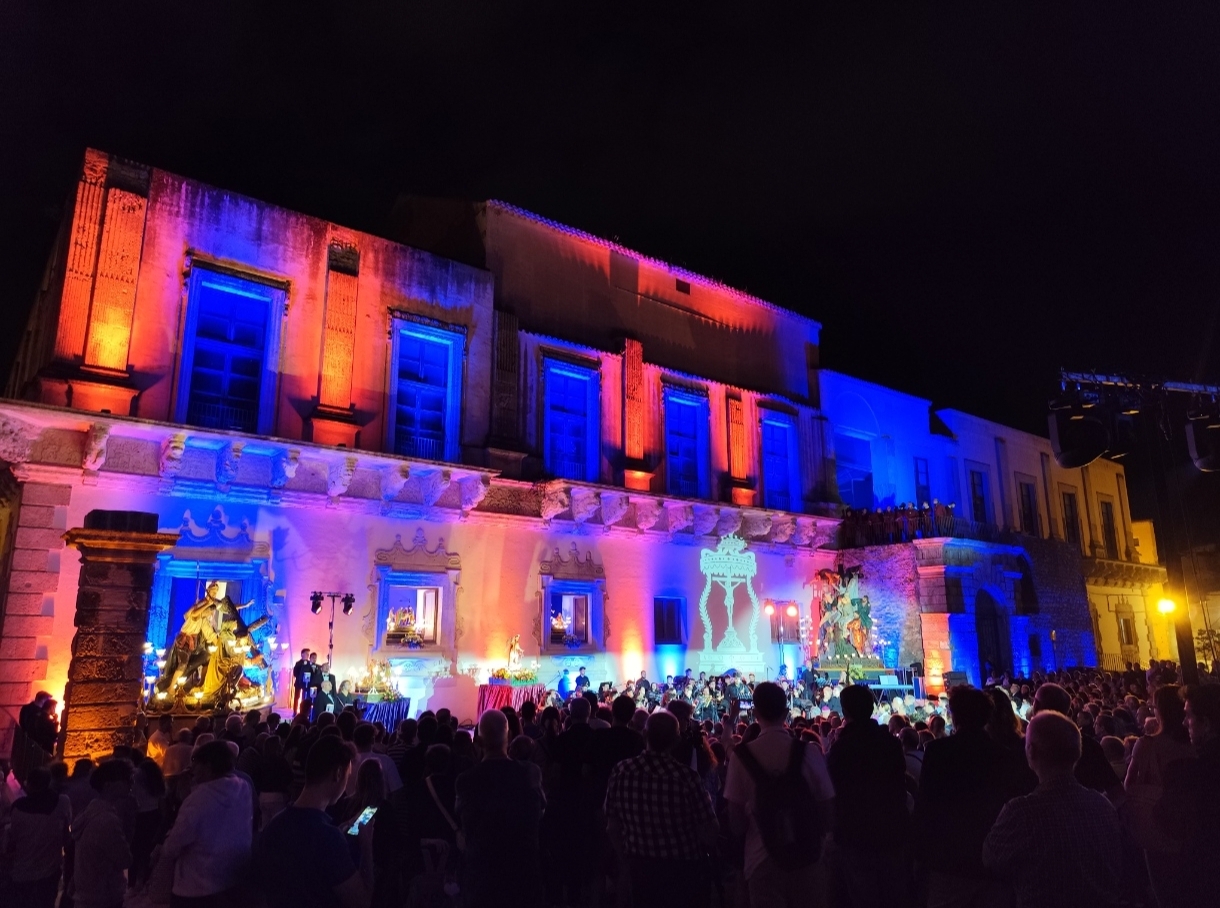 Caltanissetta. “Note di devozione”: l’abbraccio corale dei nisseni a San Michele Arcangelo tra identità e memoria