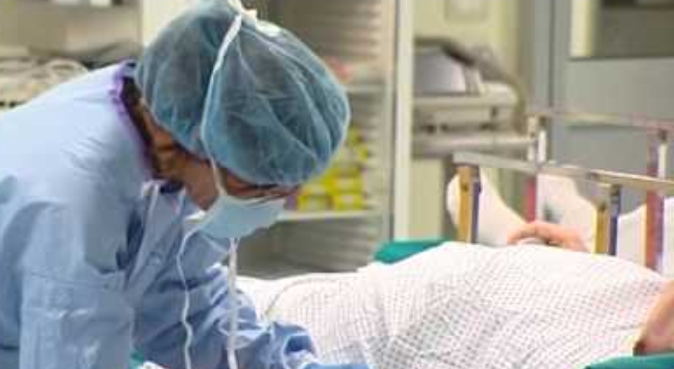 Caltanissetta, anziano travolto da auto in via Malta: femore rotto, è grave