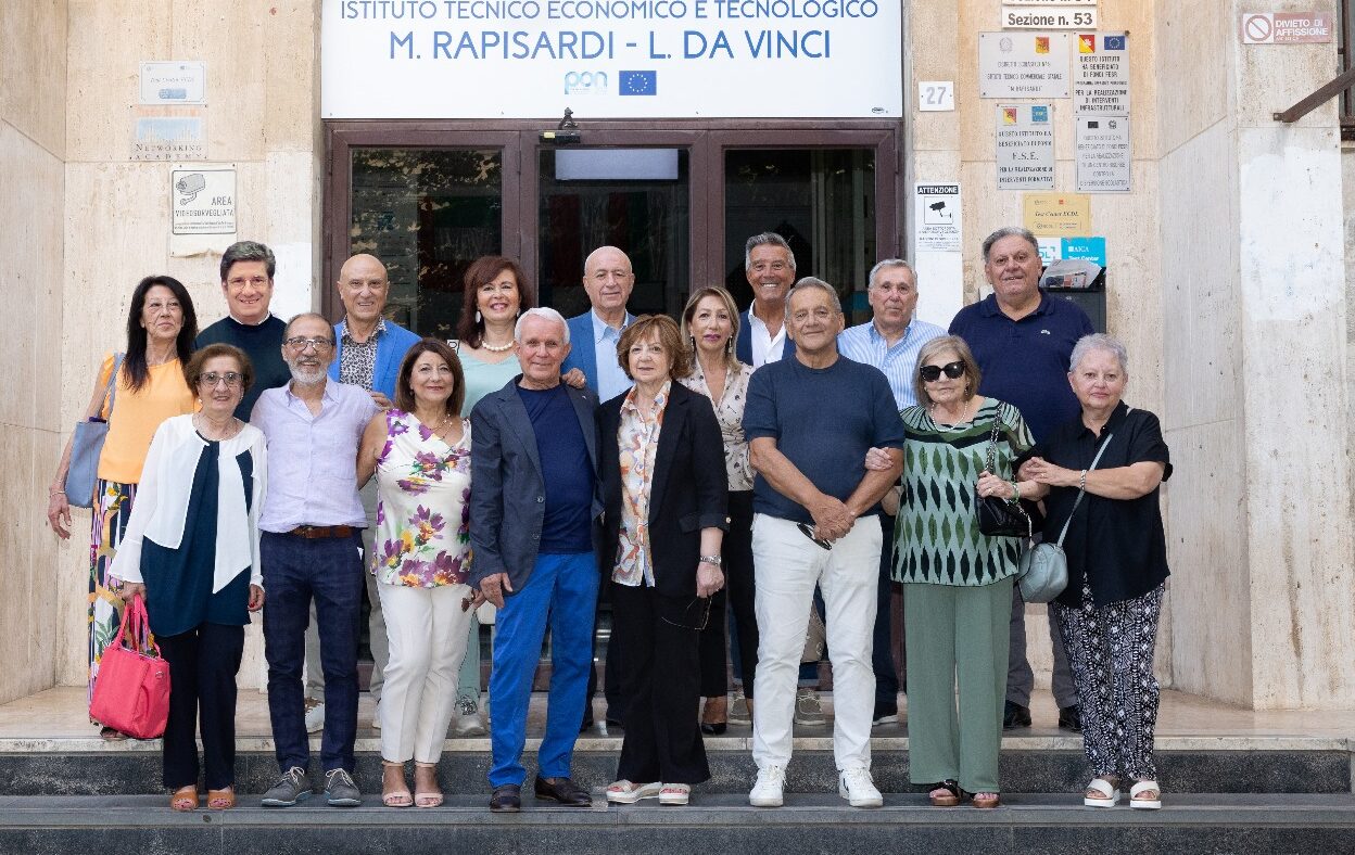 Caltanissetta. Ex studenti del “Rapisardi-Da Vinci” si incontrano dopo cinquant’anni tra entusiasmo e allegria