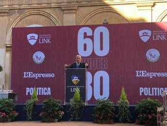 Tajani: “Ragazzi, battetevi per quello in cui credete e avrete già vinto”