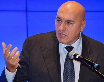 Torino il ministro Crosetto: “non sono manifestanti, combattere bande armate come con Brigate Rosse”