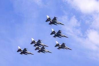 Ucraina, drone sconfina in Romania: in volo due F-16 e i jet Nato