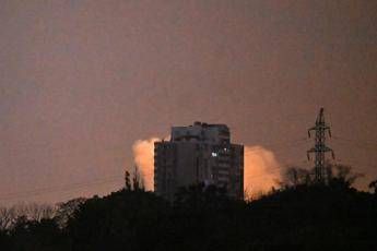Ucraina, nuovi raid russi nella notte: massiccio attacco su Kiev