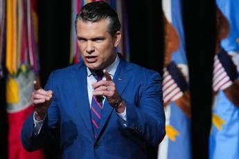 Usa, capo del Pentagono ai generali: “Preparatevi alla guerra. Pacifismo è ingenuo e pericoloso”