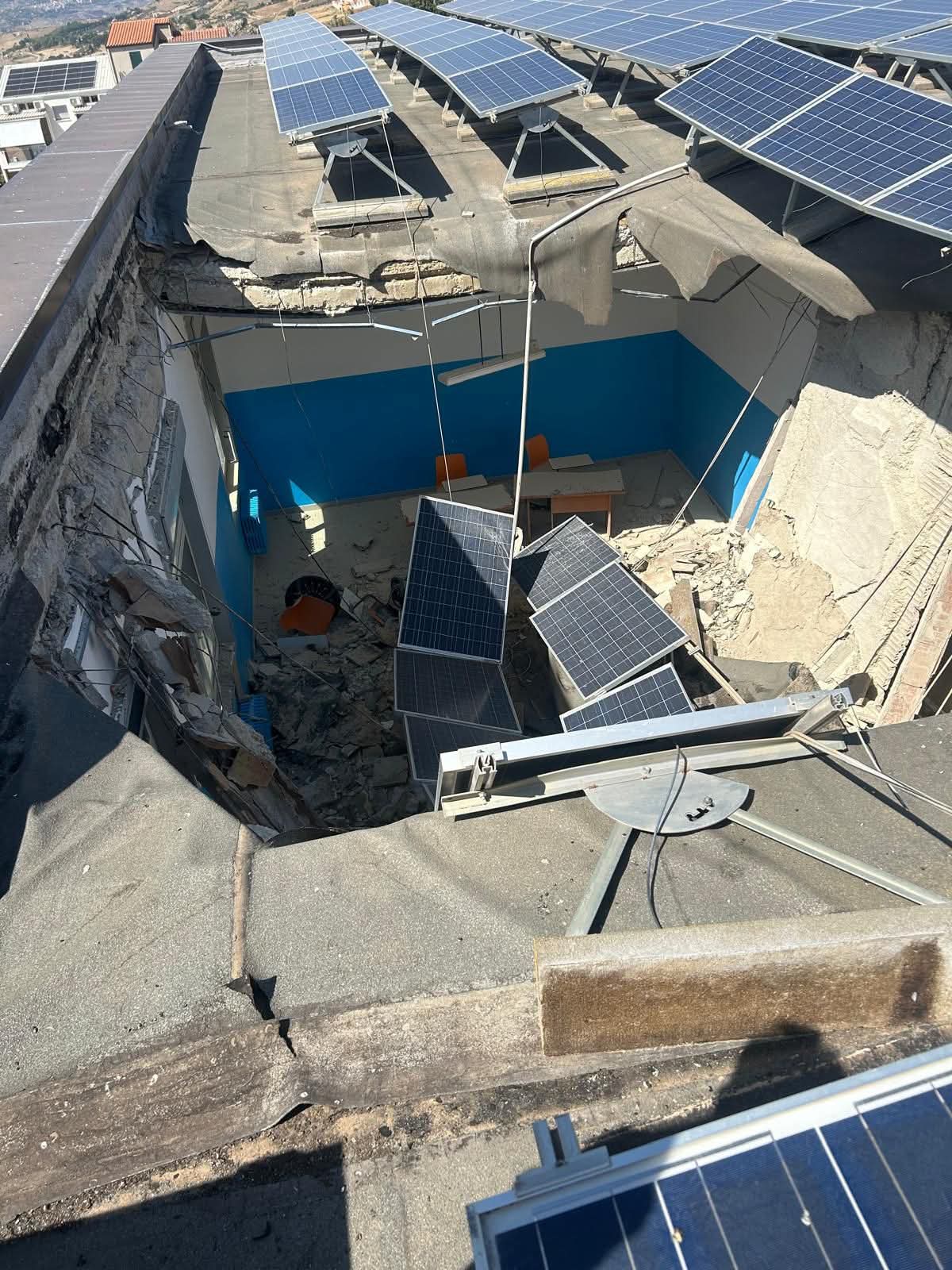 Mussomeli, parziale cedimento del tetto scuola di Via Pola