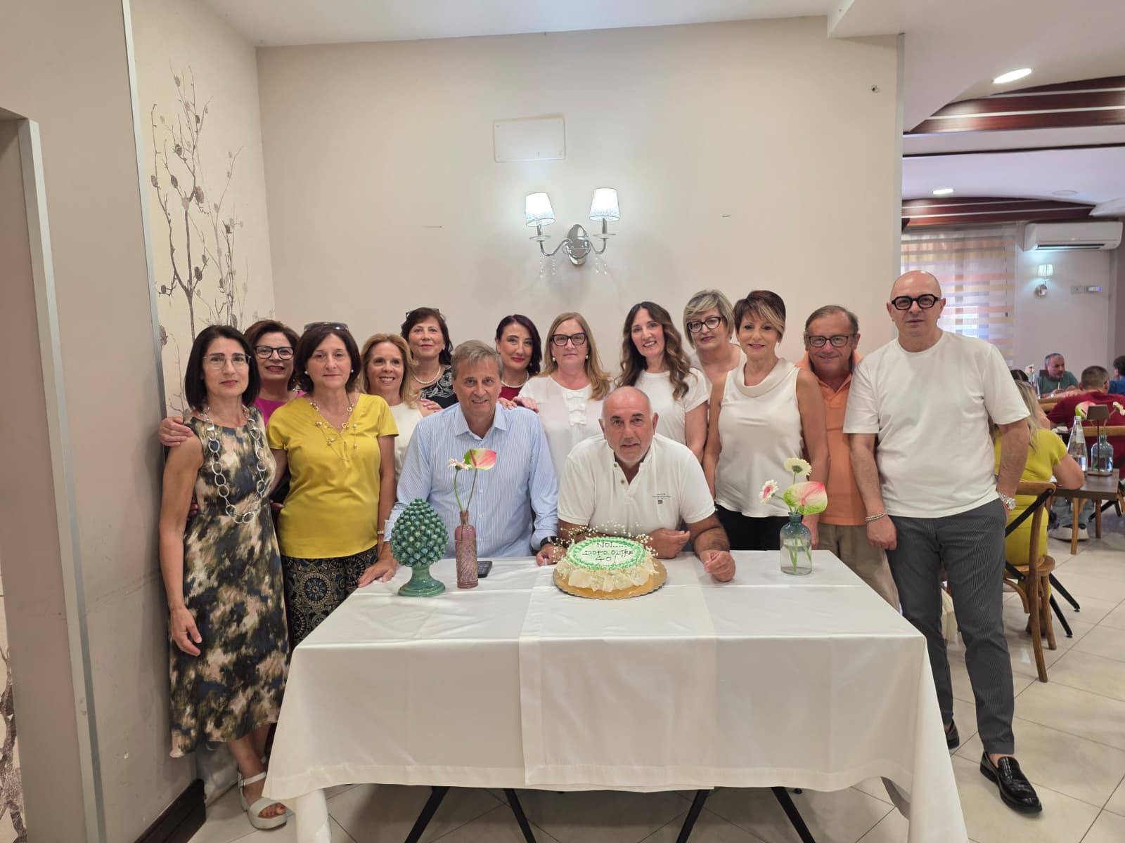 Mussomeli, “ragazzi” della 5 B  della ragioneria del 1985 insieme a far festa