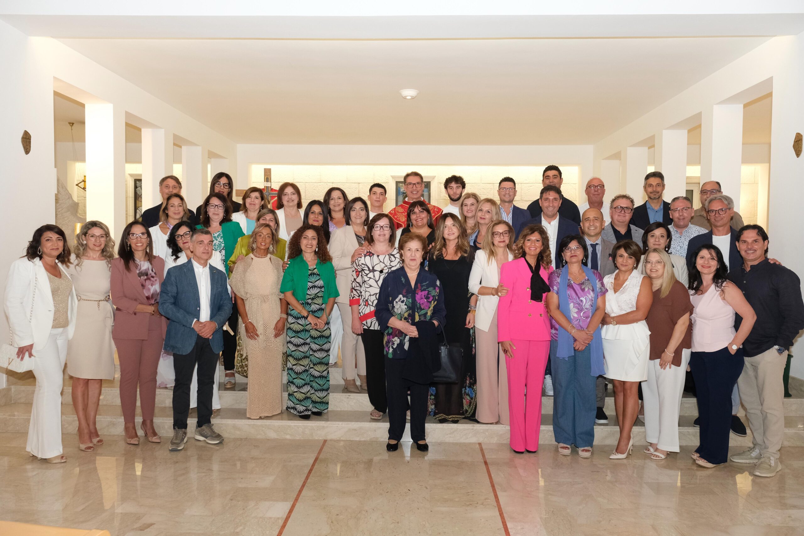 Mussomeli, un “esercito” di cinquantenni festeggiano il loro mezzo secolo di vita: messa di ringraziamento e convivialità