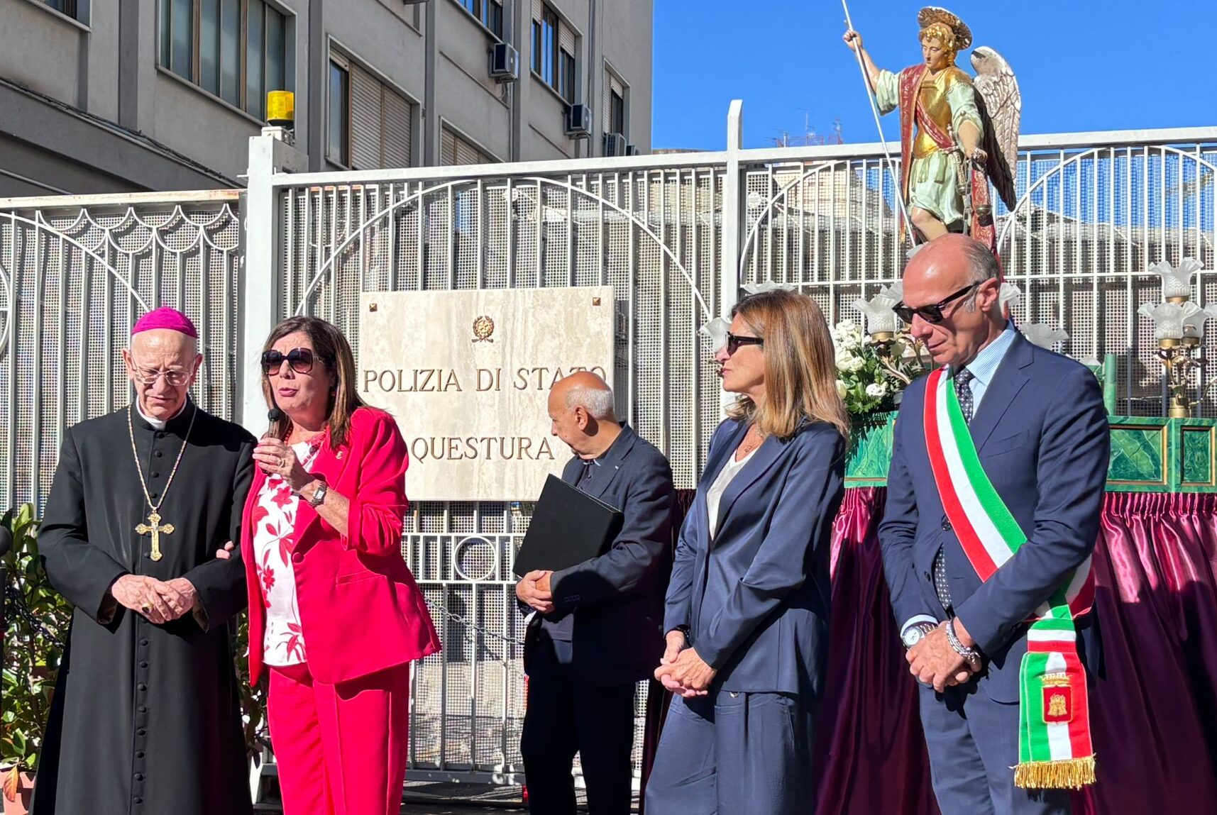 Caltanissetta. San Michele, deposta corona d’alloro alla stele dedicata ai caduti della Polizia di Stato