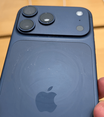 iPhone 17 che si graffiano, ecco la soluzione degli Apple Store