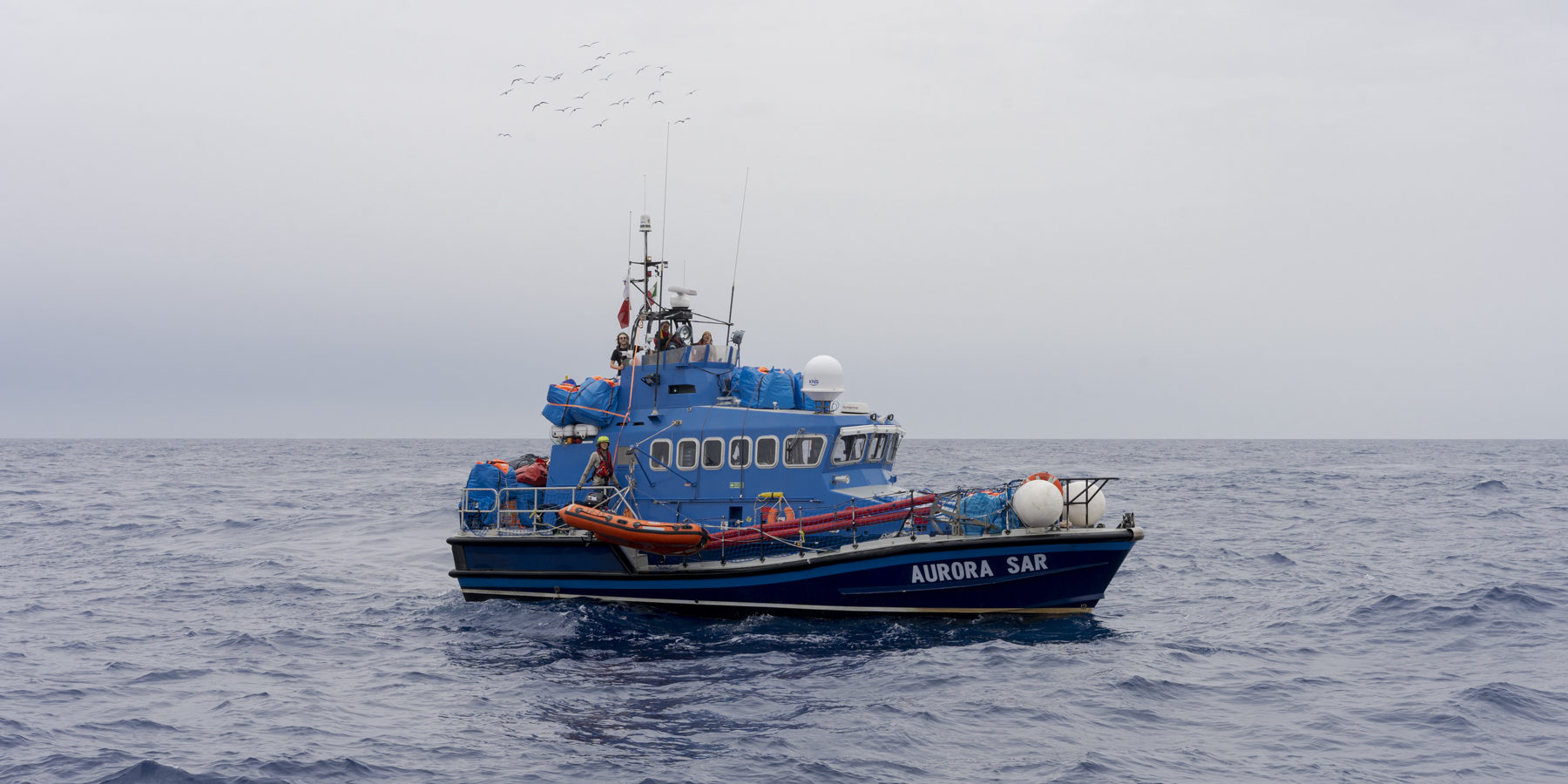 Migranti, soccorse 75 persone dalla nave Aurora di Sea Watch: sbarcate a Pozzallo