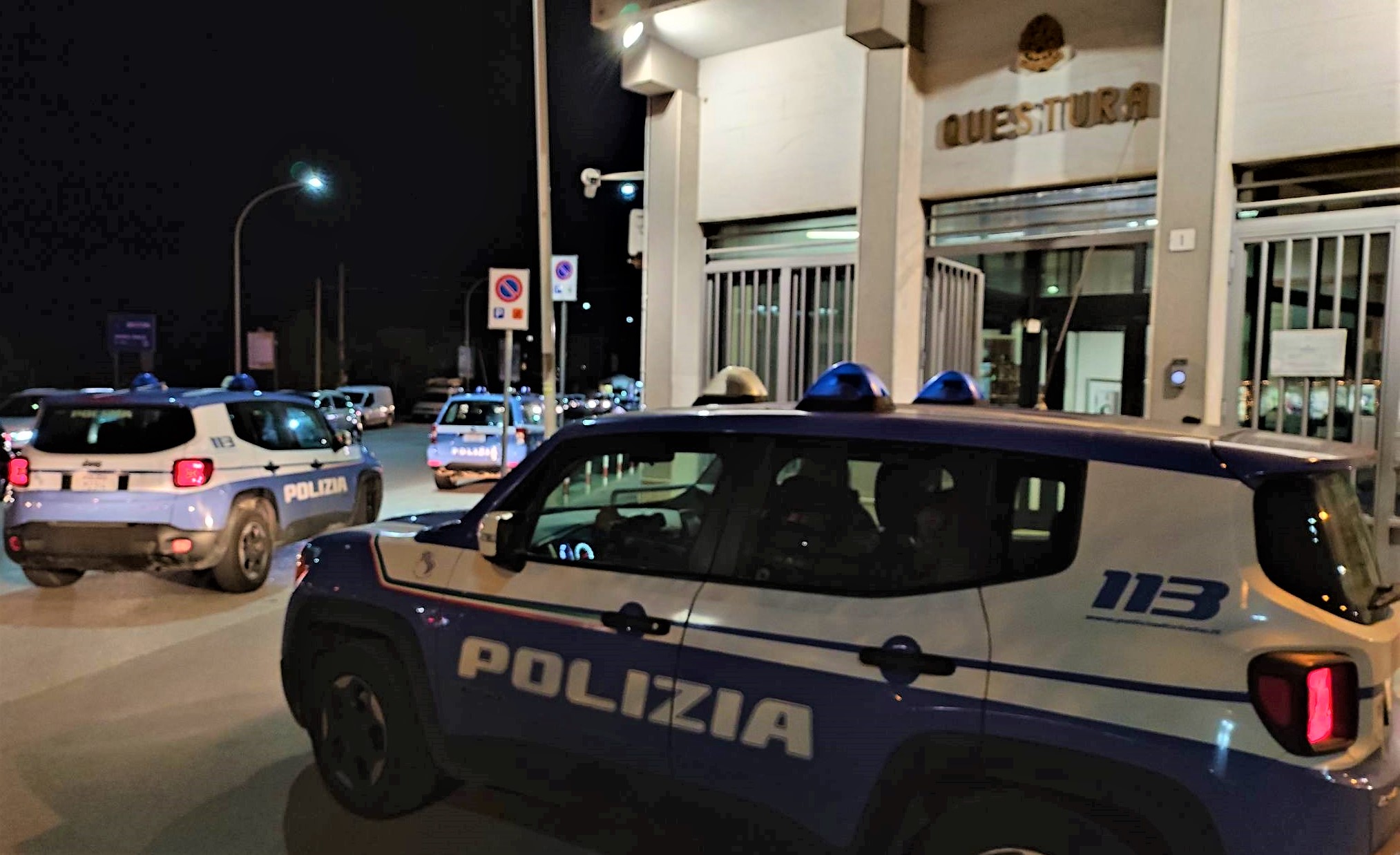 Caltanissetta, minaccia con un coltello agente del corpo di guardia in Questura, arrestato 20enne