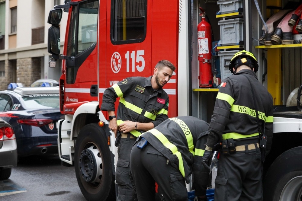 Crolla solaio in una scuola nel nisseno, nessun ferito