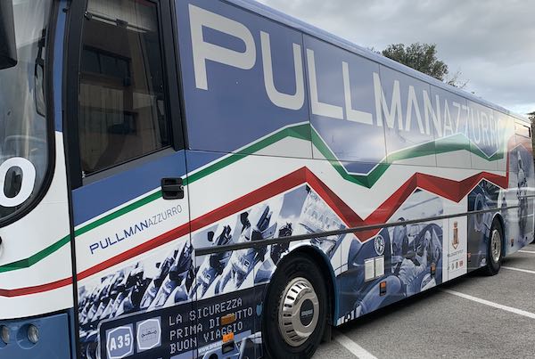 “Pizza Fest”, a Enna il pullman azzurro della Polizia per la campagna di sensibilizzazione sui temi della sicurezza stradale