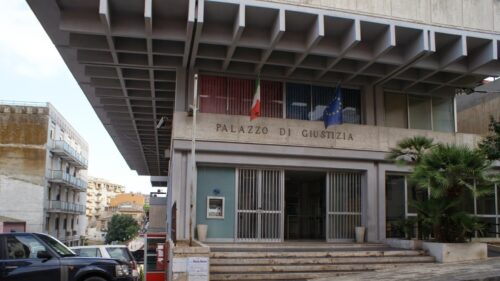 Maltrattamenti alla moglie davanti ai figli nel Ragusano, condannato a 4 anni